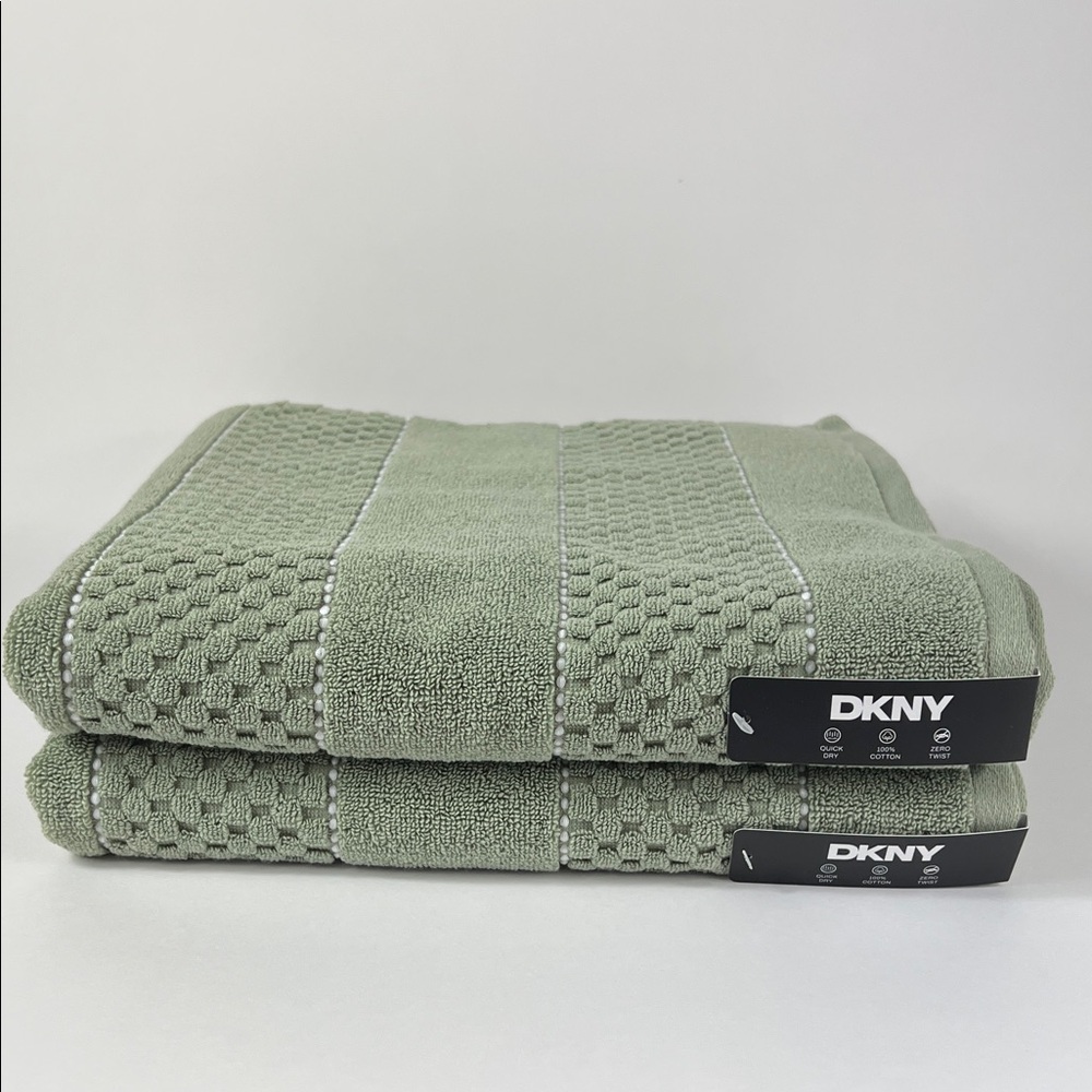 DKNY Bath Towels Green White Stripe Luxury Plush Cotton Quick Dry Set of 2 NEW